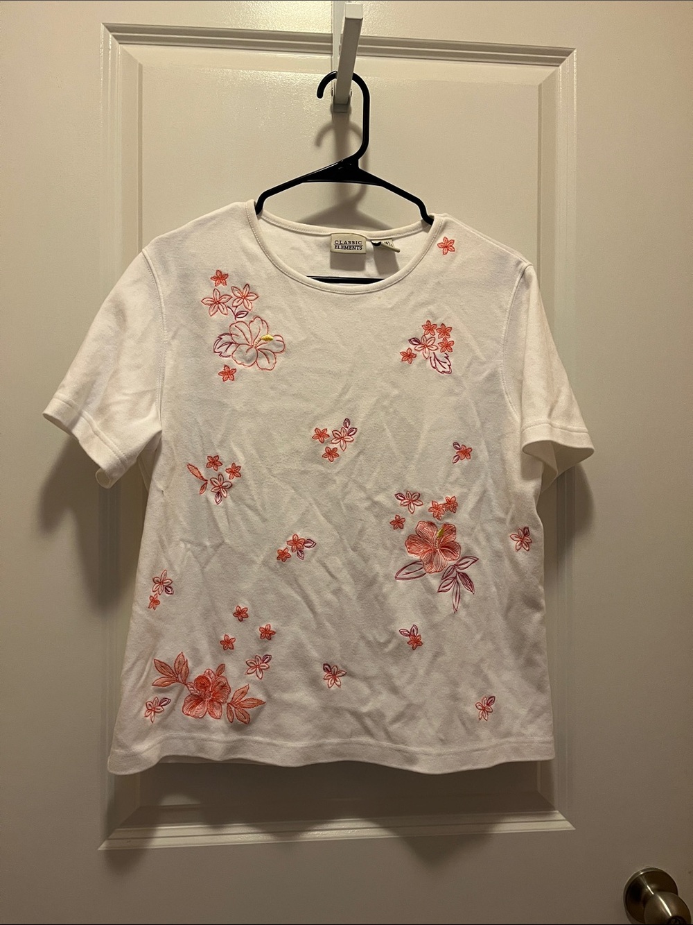 Classic Elements White Floral Embroidered Short Sleeve Top